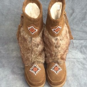 Minnetonka | Shoes | Minnetonka Brown 